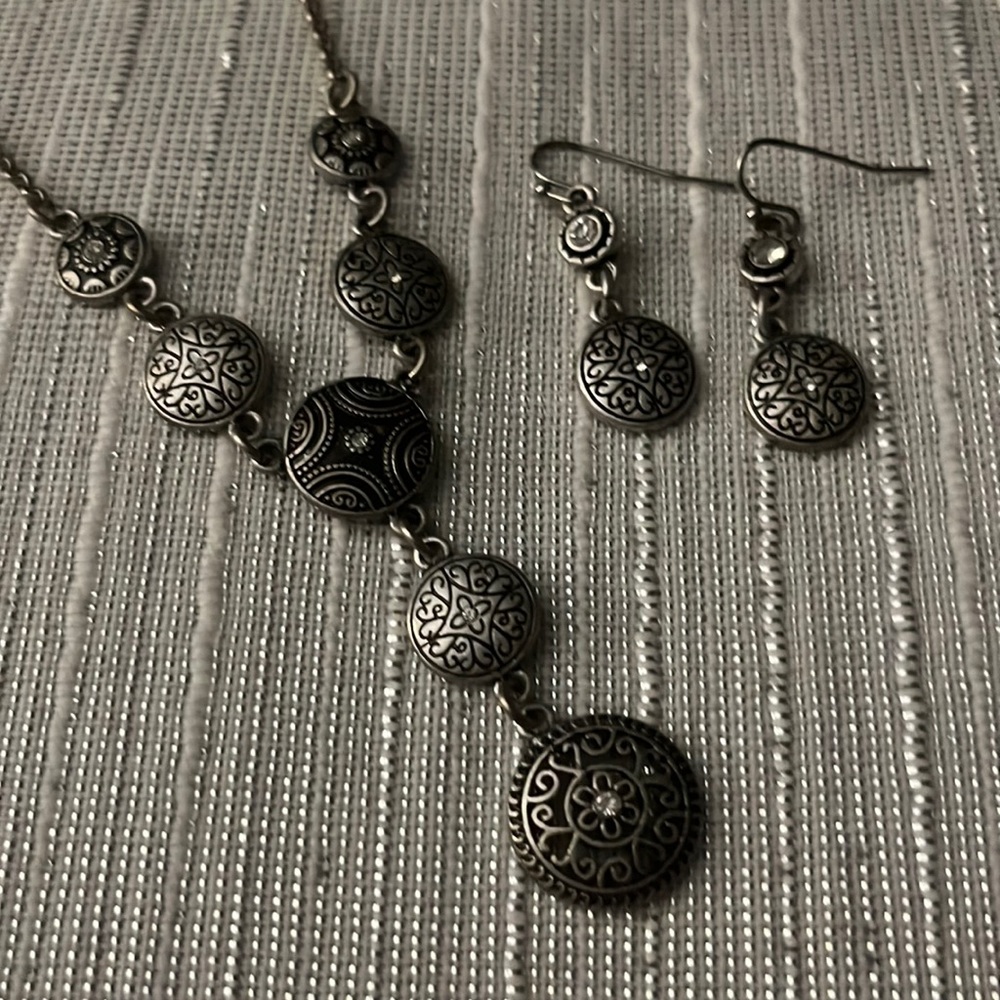 Lia Sophia necklace and earrings set